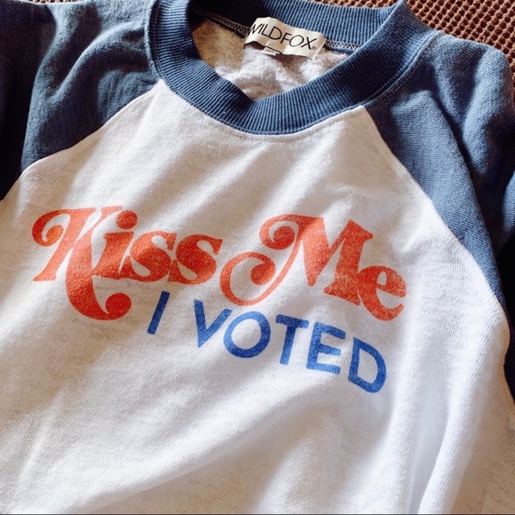 WILDFOX $138 KISS ME VOTED BAGGY SWEATSHIRT RARE - Picture 3 of 6